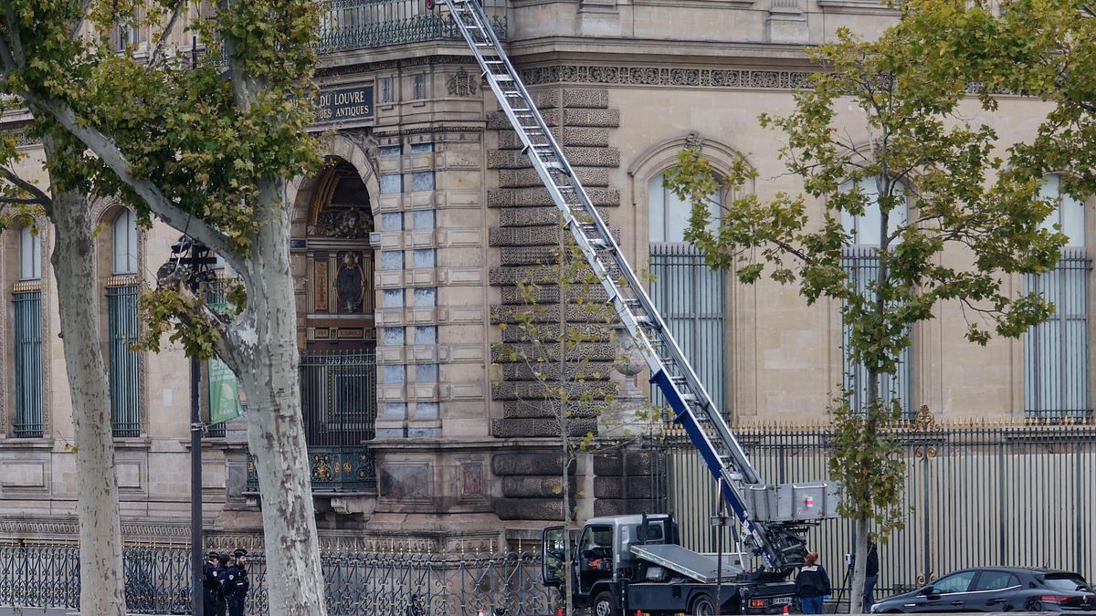Il furto al Louvre diventa uno spot per il montascale usato dai ladri