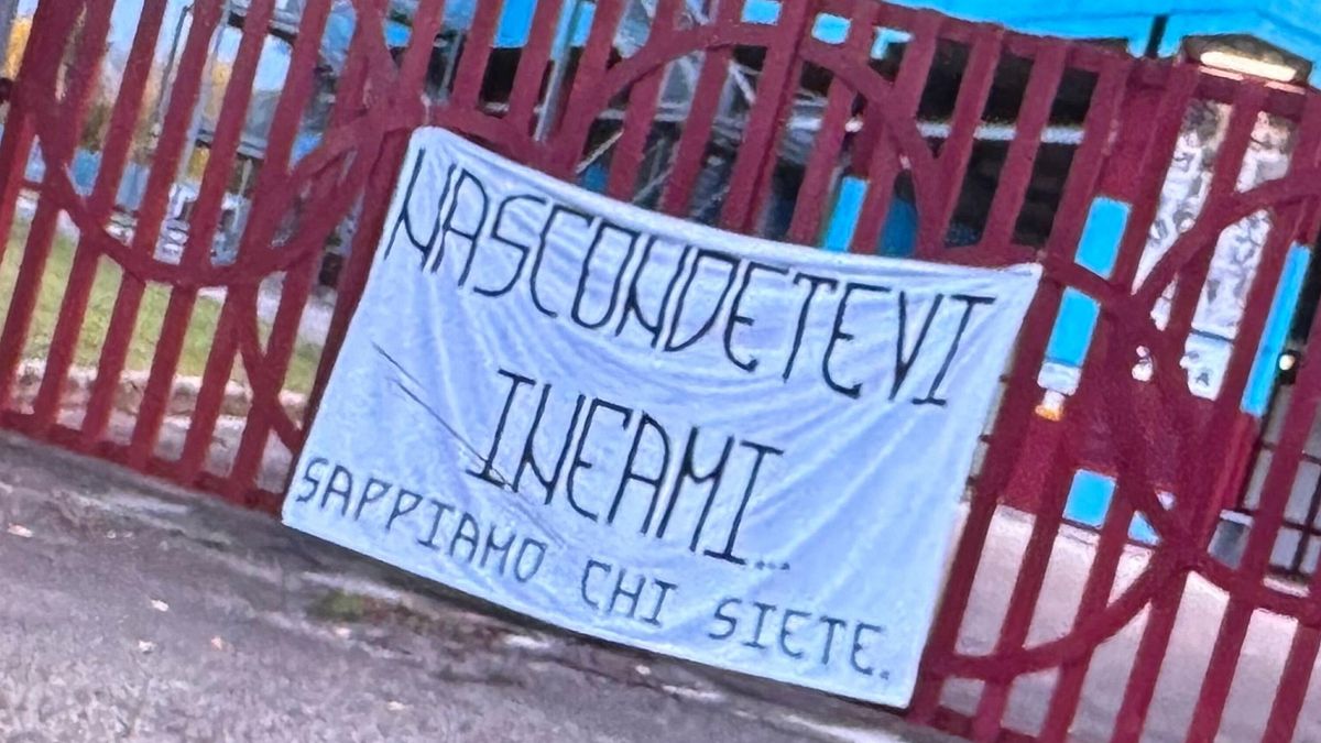 Agguato al bus dei tifosi del Pistoia Basket, scritta al palazzetto di Rieti: "Nascondetevi infami"