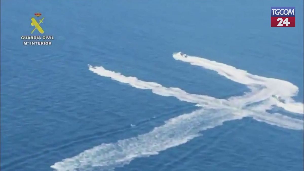 Spagna, inseguimento in mare: sequestrati 1.700 chili di hashish al largo di Cadice