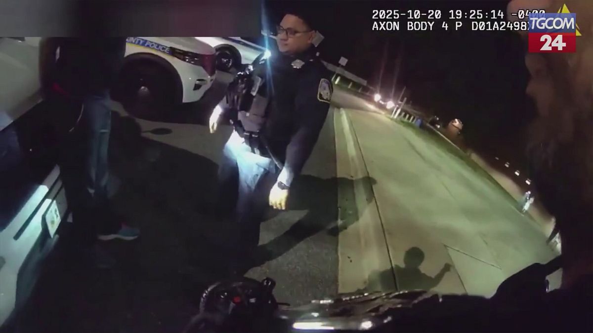 l allarme ai della scuola scambia le patatine per una pistola studente ammanettato negli usa