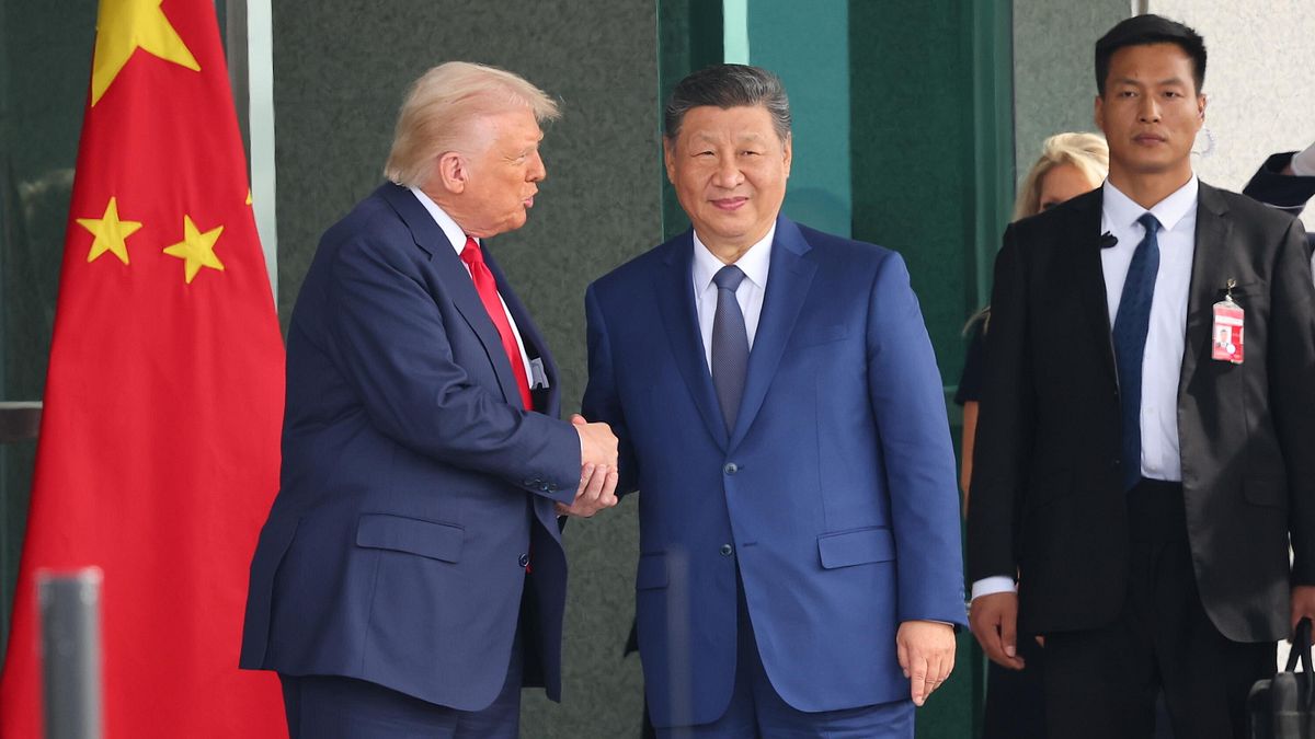 Trump Xi, sorrisi e strette di mano dopo l
