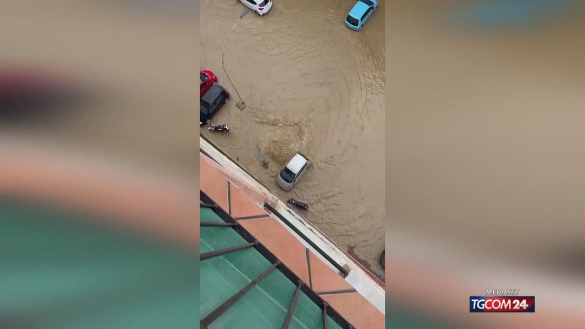 Maltempo, allagamenti a Livorno