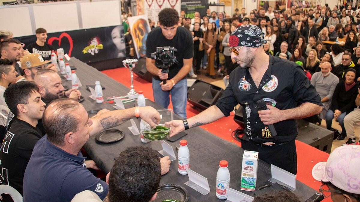 Bergamo, va in scena il campionato italiano di mangiatori di peperoncino hot
