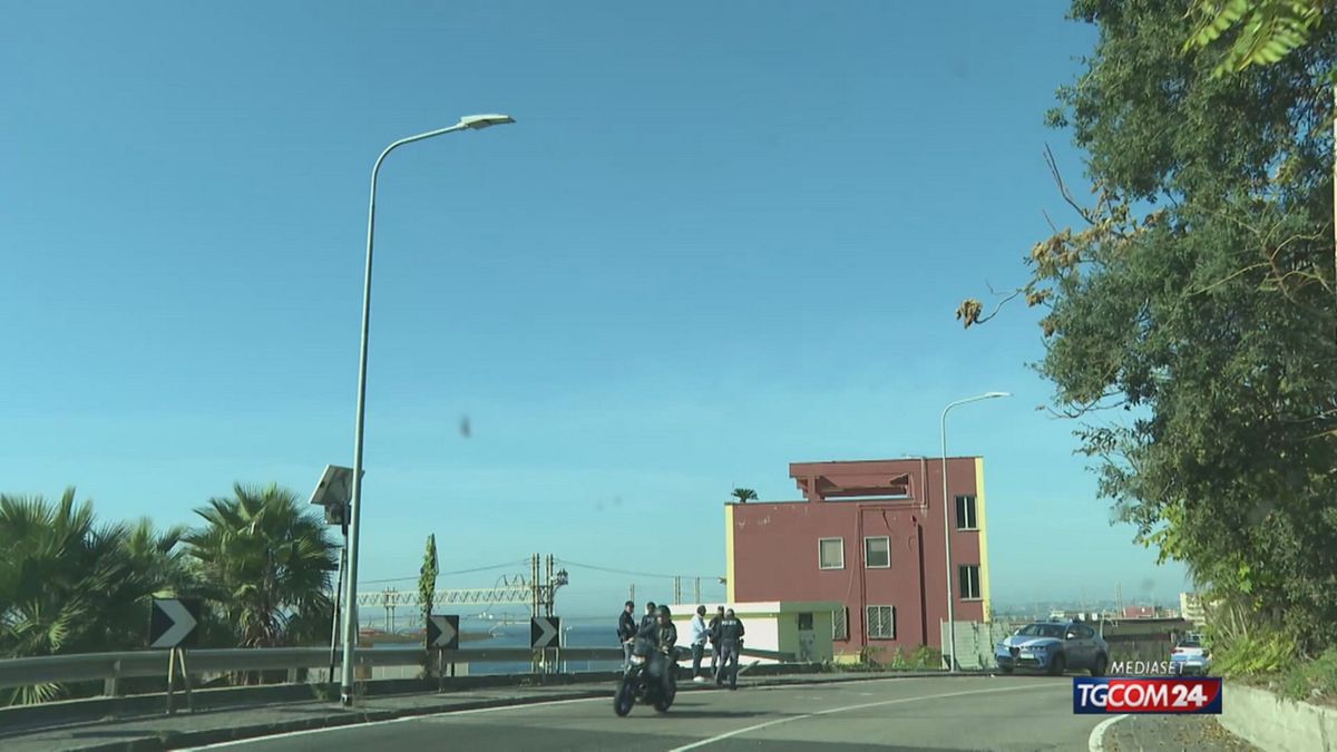 Napoli, scontro volante-Suv: muore un poliziotto