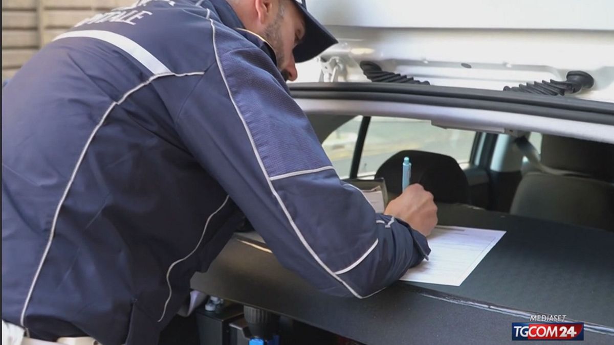 Piacenza, multata 36 volte in un mese: giudice annulla i verbali