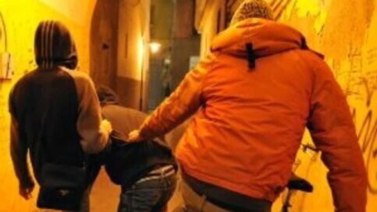 Moncalieri, quindicenne disabile rapito e torturato da una baby gang nella notte di Halloween