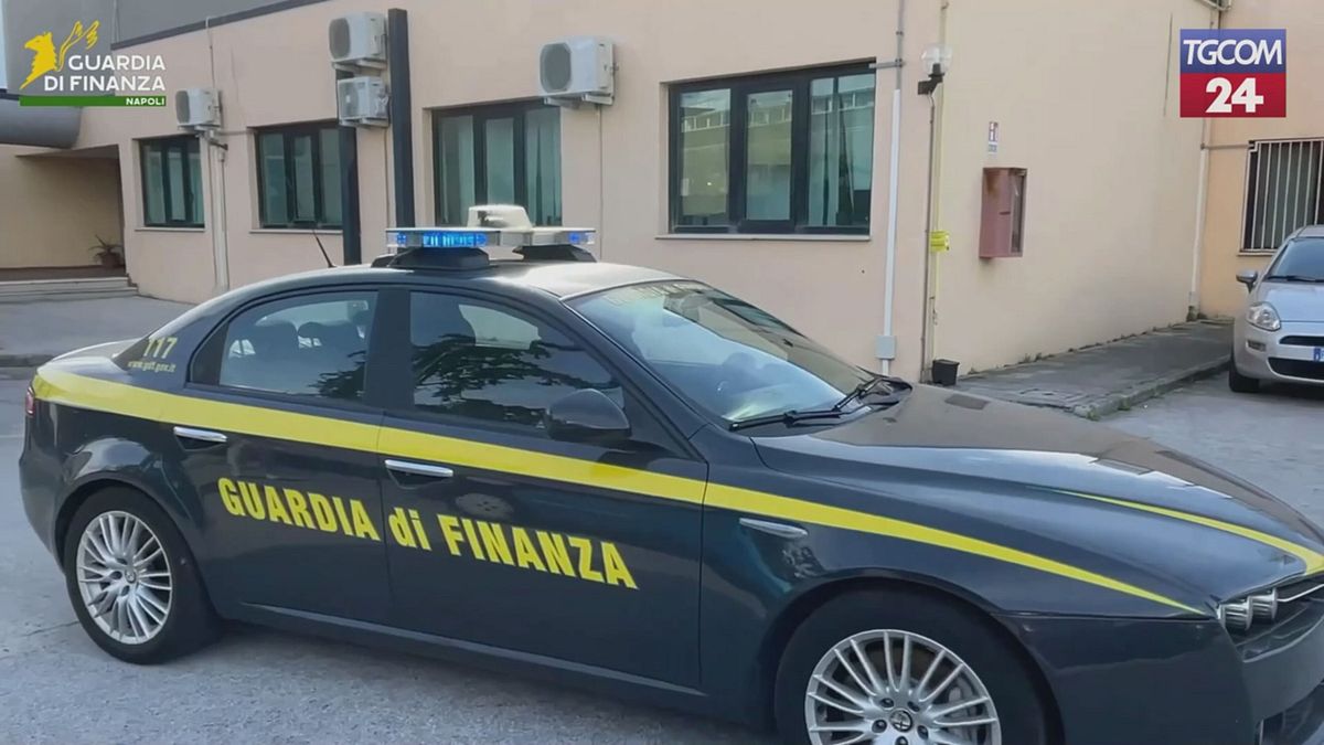 napoli scoperto deposito abusivo di rifiuti tessili ne conteneva oltre 10 tonnellate