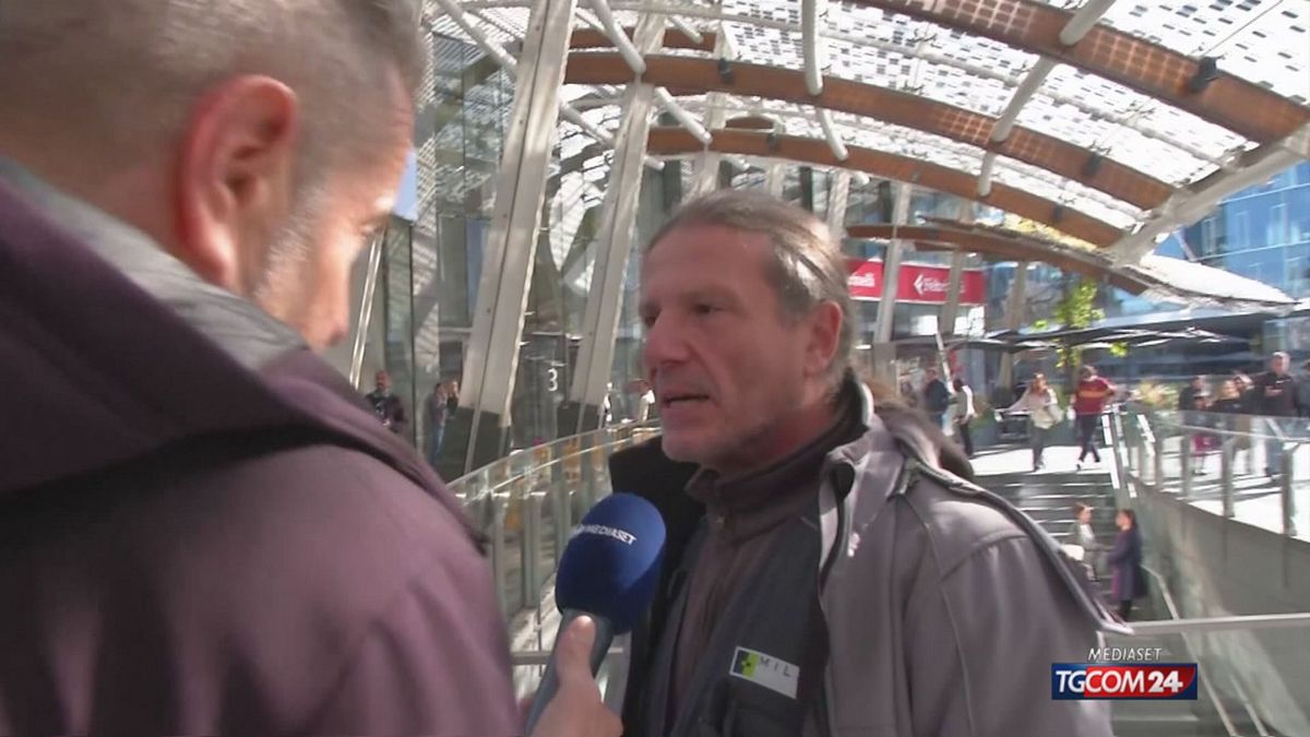 Accoltellata a Milano, un testimone a Tgcom24: "Gridava aiuto con il coltello nella schiena"