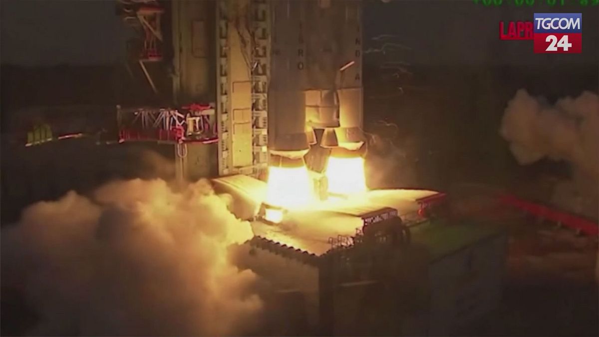 spazio lanciato dall india un satellite per le comunicazioni