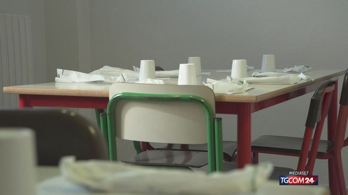 San Giuliano Milanese, insegnanti "a dieta" per ordine del Comune