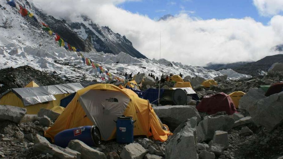 nepal farnesina ristabiliti i contatti con i 5 italiani dispersi stanno bene