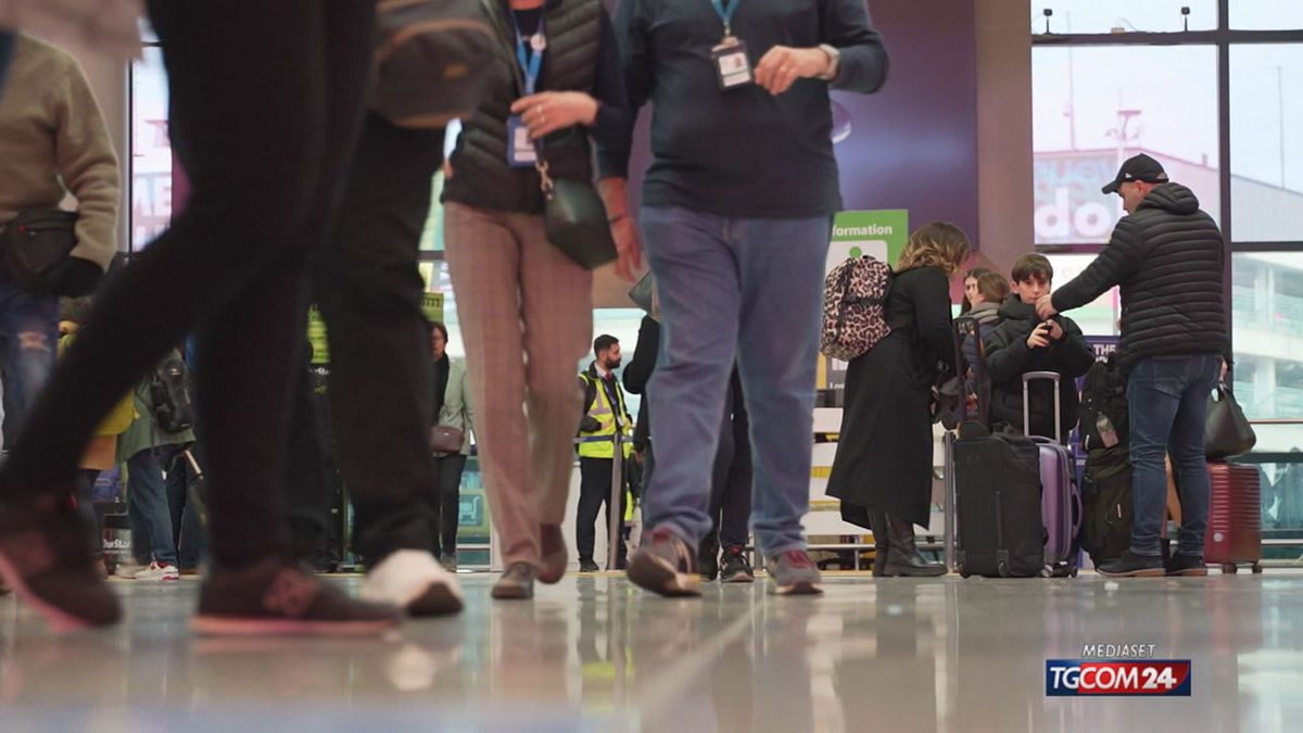 Bagagli smarriti in volo, la Cassazione: "Nessun obbligo di dimostrare il valore per il rimborso"