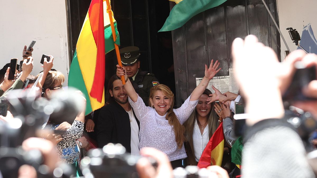 Bolivia, annullata la condanna: scarcerata ex presidente Anez