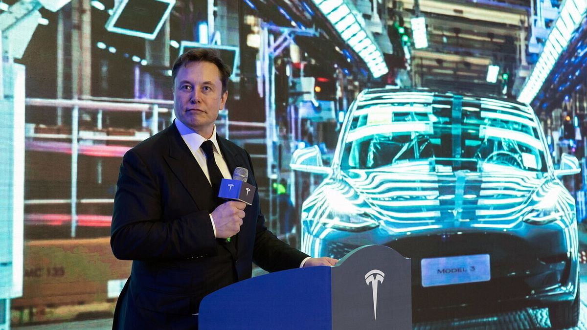 Tesla hissedarları Elon Musk'a 1 milyar tazminatı onayladı