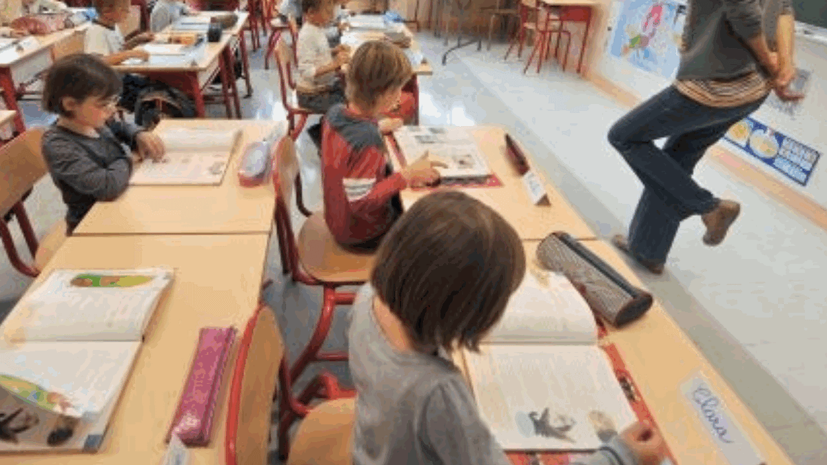 firenze alunno aggressivo in classe i compagni non si presentano a scuola per due giorni