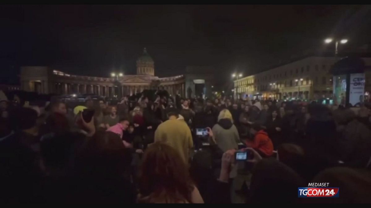 A San Pietroburgo la Generazione Z canta in piazza contro la guerra trascinata dall