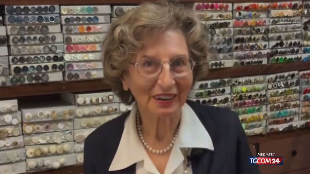 Bologna, 86enne merciaia è diventata una star del web