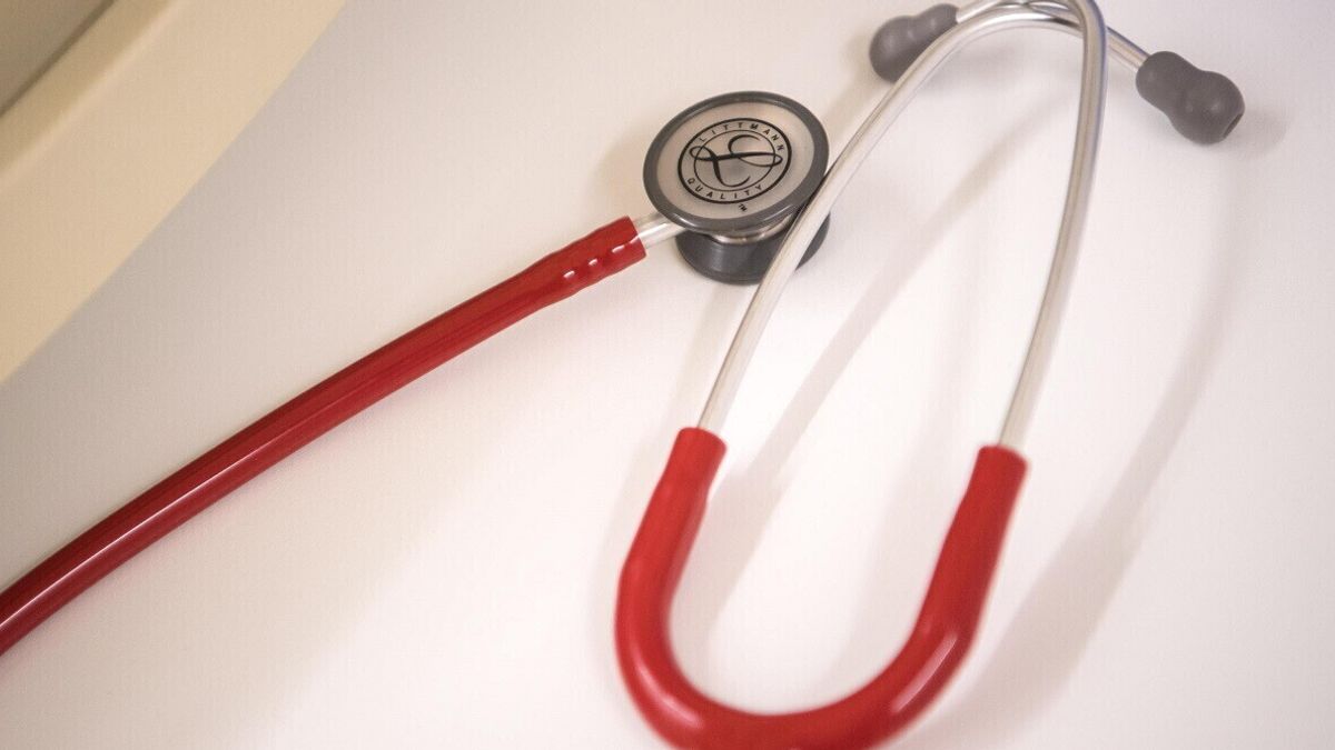 Trento, circoncisioni su oltre 40 bambini: arrestato medico di base | Gli interventi in un ambulatorio senza autorizzazioni