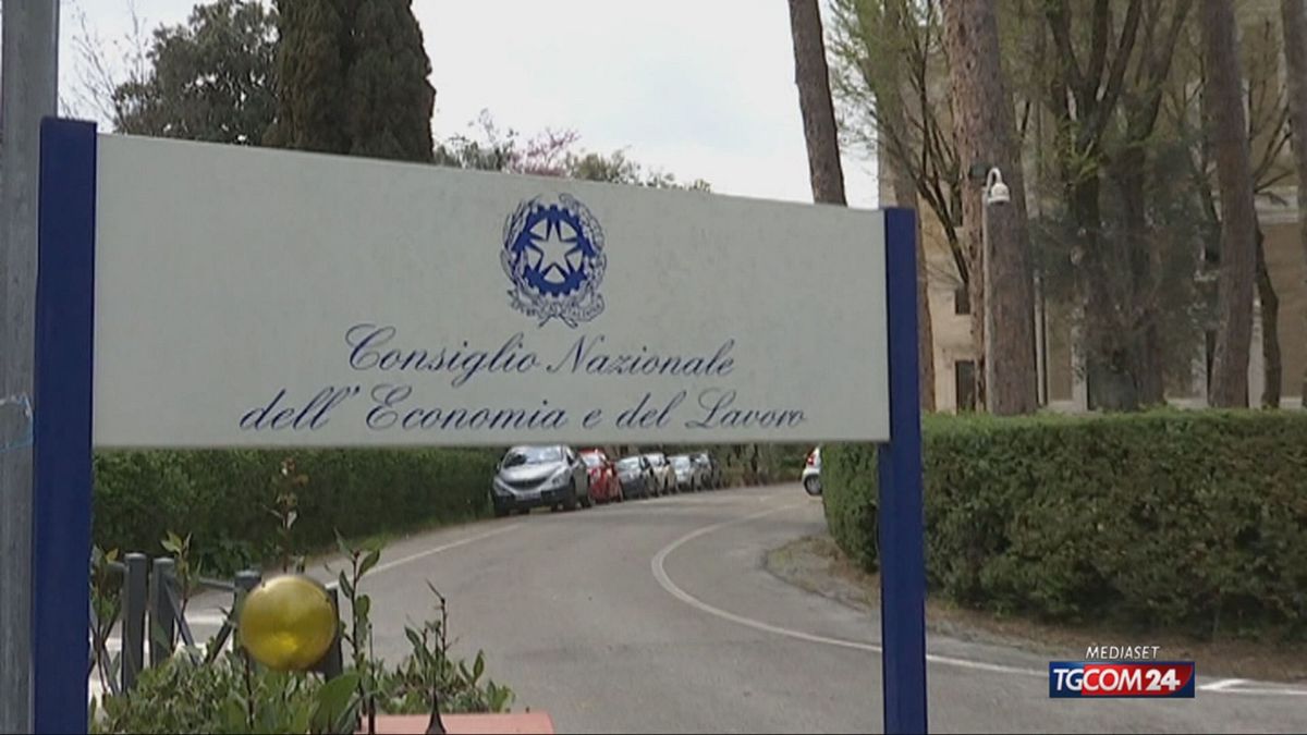 Cnel, tartışmanın ardından üst düzey yönetime yapılan zamdan vazgeçti