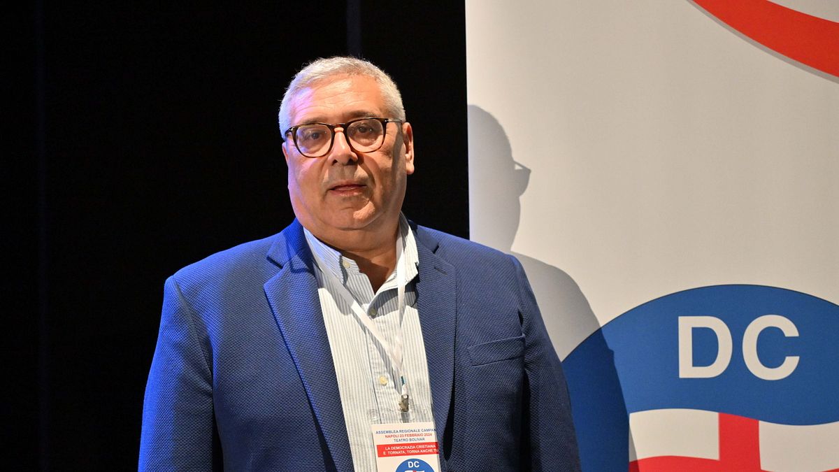 Totò Cuffaro, Hıristiyan Demokratların sekreterliğinden istifa etti