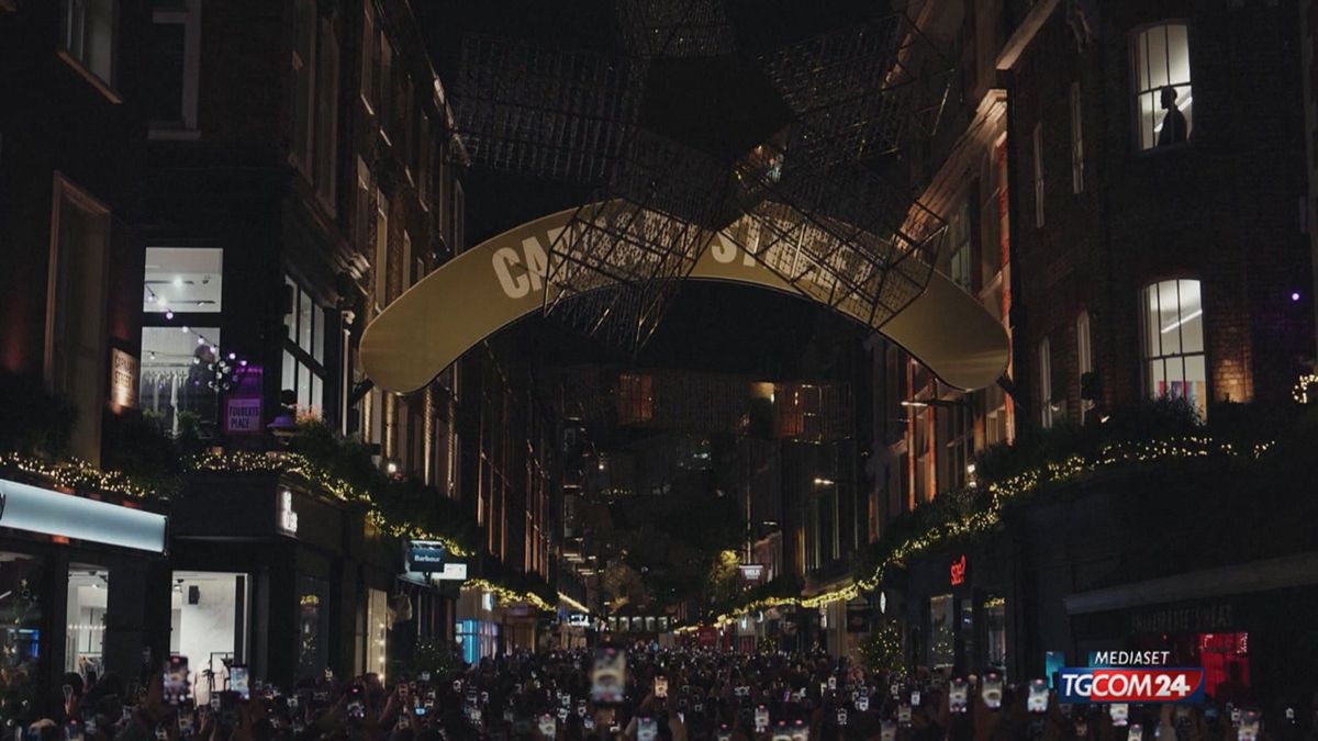 A Londra si accendono le prime luci di Natale