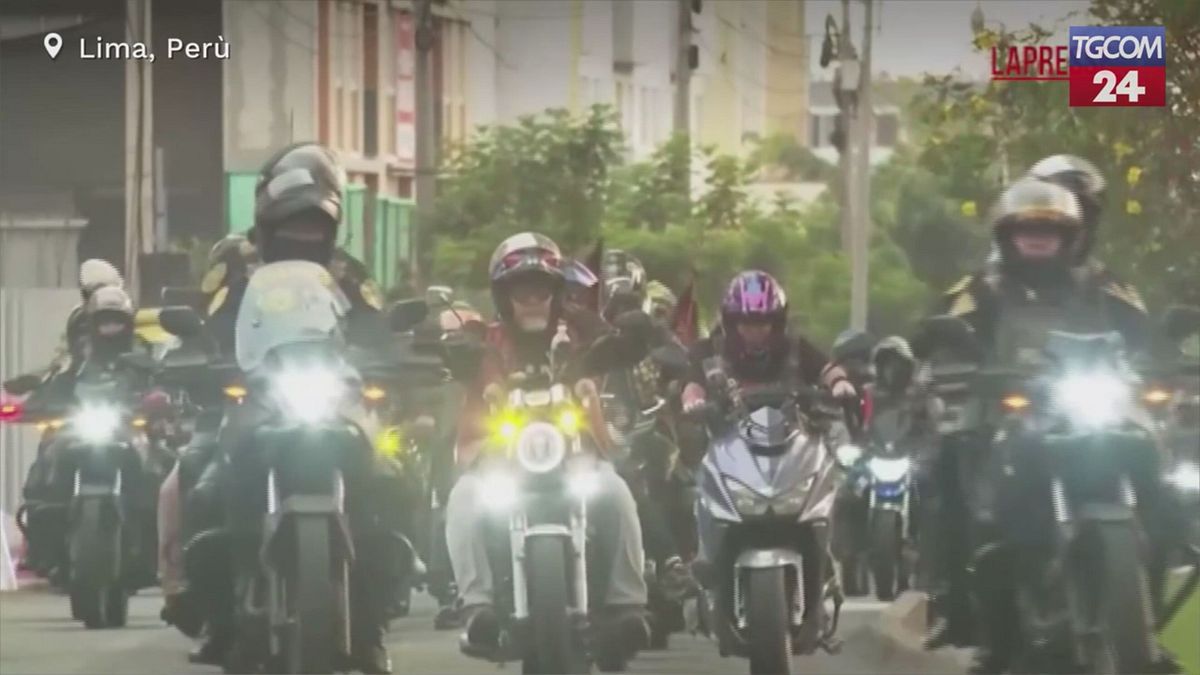 Perù, decine di motociclisti protestano contro le nuove regole anti crimine