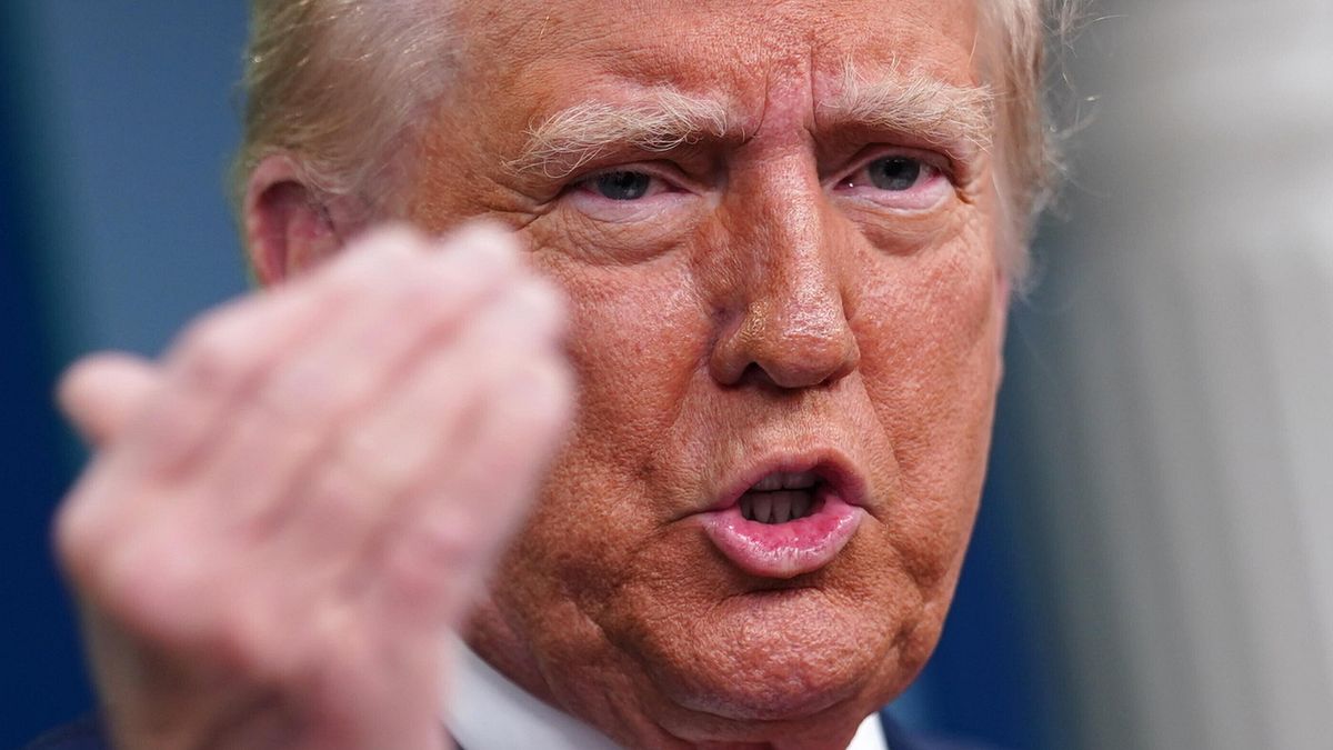 Bufera sul documentario "modificato" di Trump, il boss uscente della Bbc si congeda: "Dobbiamo lottare per difendere il nostro giornalismo"