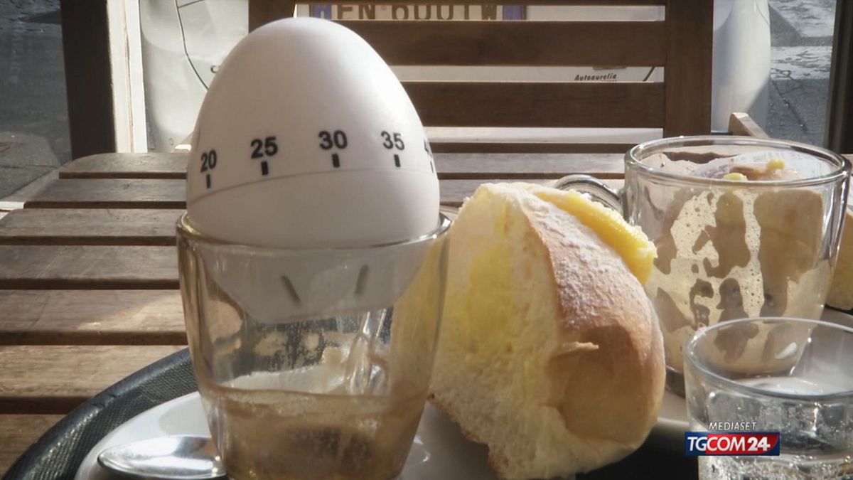 Torino, "15 minuti per il caffè": fa discutere l