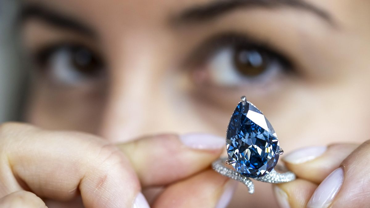'Blu Mellon' elması 25 milyon dolara satıldı