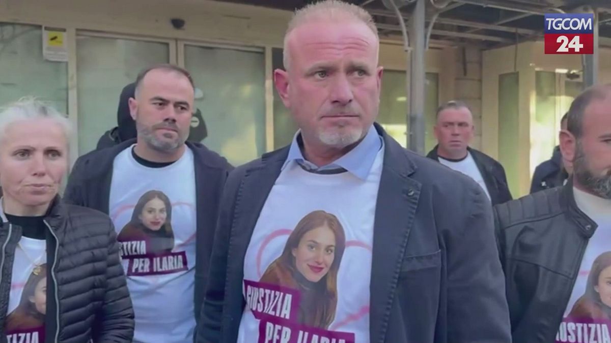 femminicidio di ilaria sula al via il processo familiari in aula con la sua foto sulla maglietta