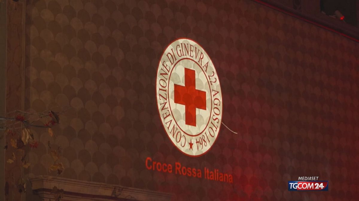 mediaset premiata dalla croce rossa per l impegno contro la violenza sulle donne