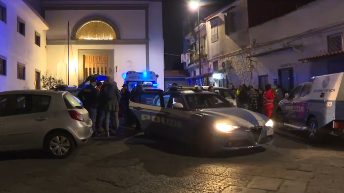 Napoli, 51enne trovata morta in casa: l