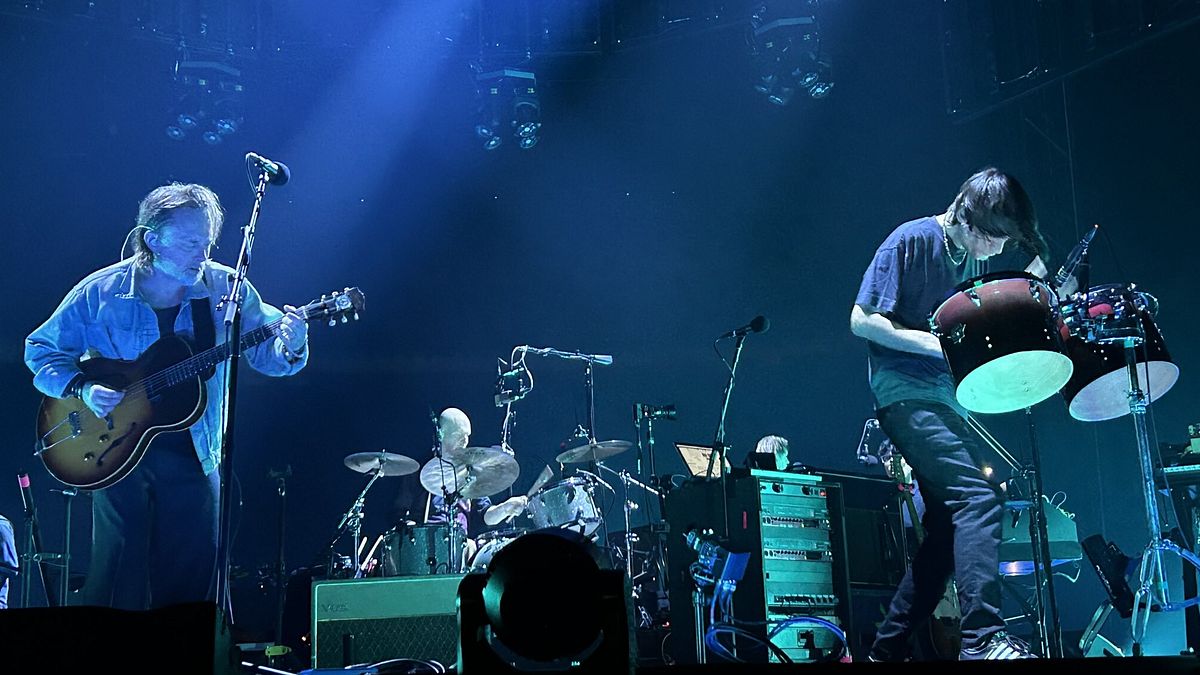 Radiohead, turnenin İtalya prömiyerinde Bologna'da başarılı oldu