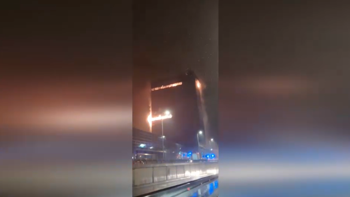 Croazia, in fiamme un grattacielo di Zagabria