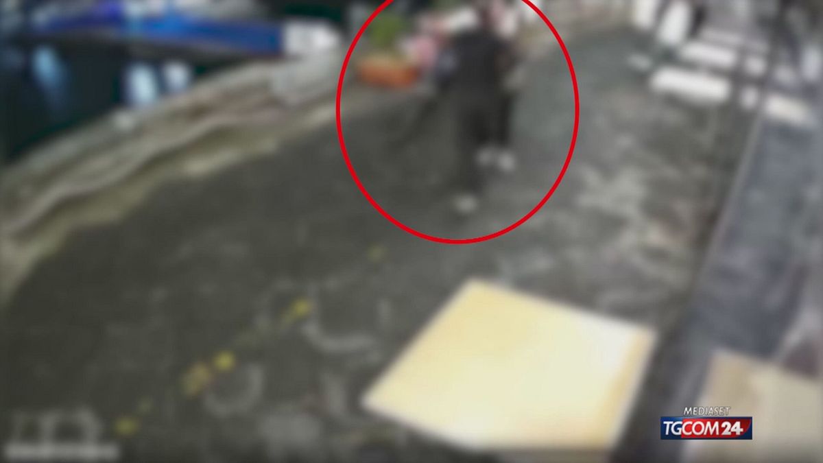 Ischia, sordomuto difende giovane e viene picchiato