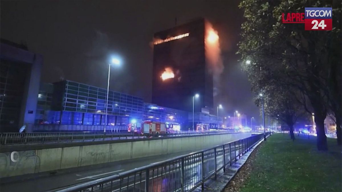 Croazia, un incendio distrugge il grattacielo simbolo di Zagabria