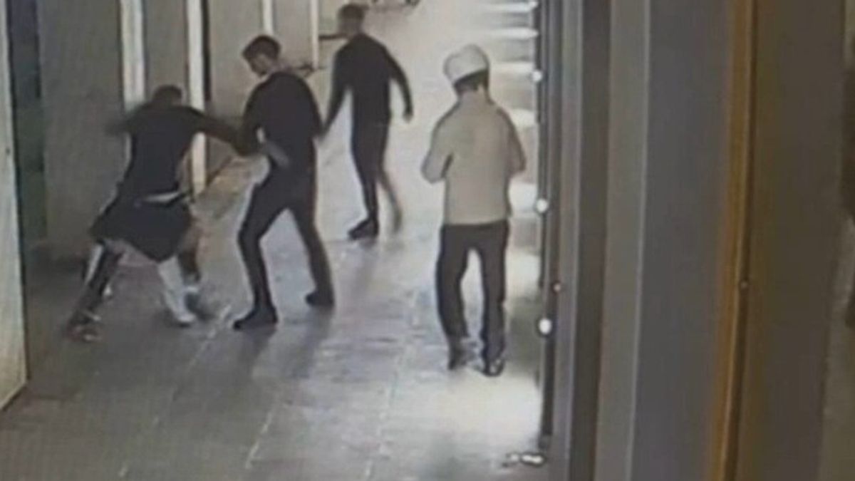 Milano'da bıçaklanan 22 yaşındaki engelli kaldı: sosyal medyada şok edici mesajlar