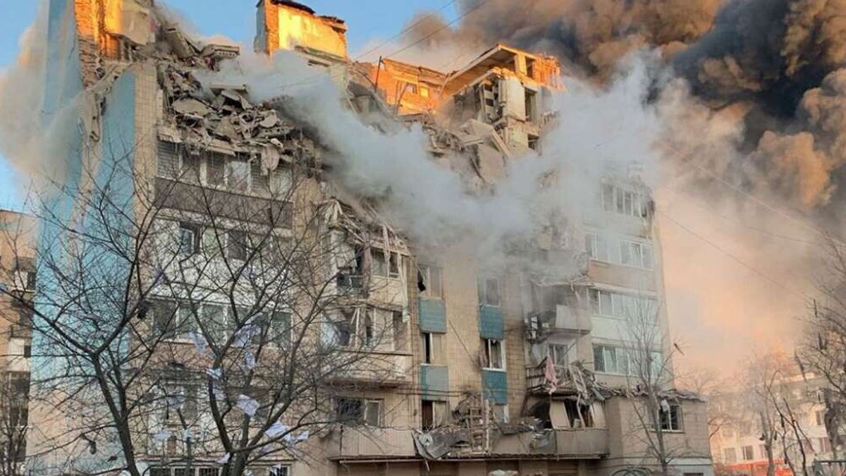 Ucraina, attacco russo su Kiev: almeno un morto | Putin pronto a discutere del piano Usa