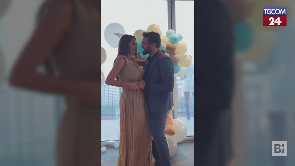 Alex Belli e Delia Duran presto genitori, il gender reveal da sogno