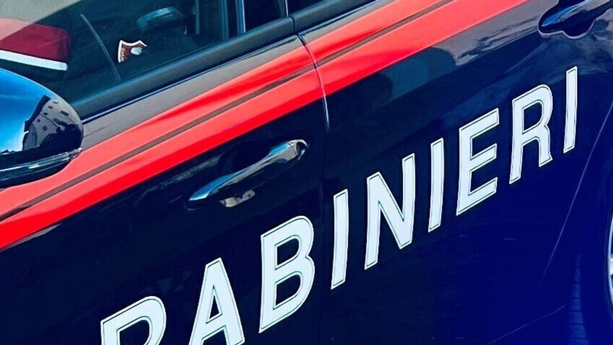 napoli uccide la sorella e chiama i carabinieri fermato un uomo