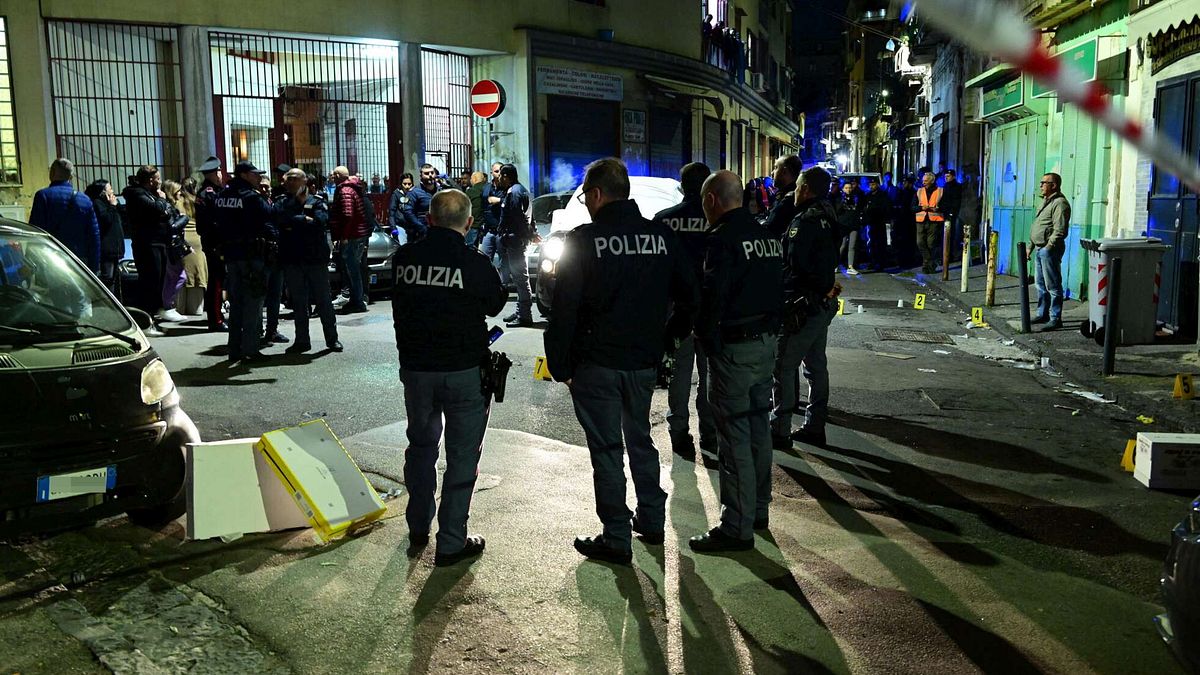 Napoli, 19enne ucciso con un colpo di pistola: si costituisce un 15enne
