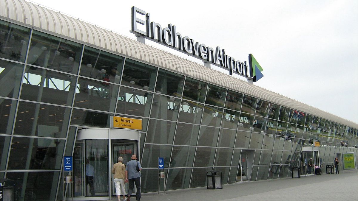 olanda droni vicino all aeroporto di eindhoven voli fermati per due ore