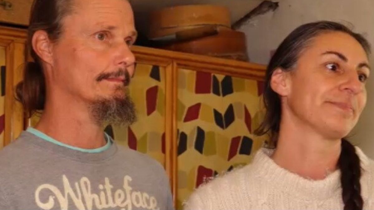 Bambini tolti alla famiglia nel bosco, la madre: "Sono tristi, non li lascio" | L