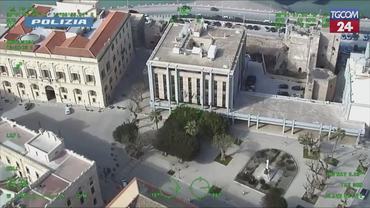 maxi blitz della polizia a trapani 27 arresti per spaccio di droga