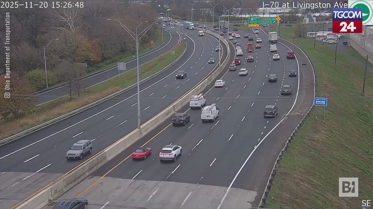 Ohio, caos in autostrada: truck col cassone alzato travolge il cartello