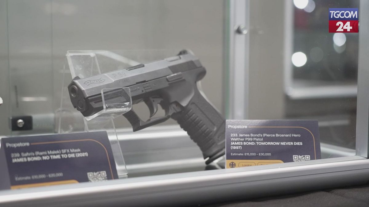 dal millennium falcon a love actually i tesori del cinema all asta