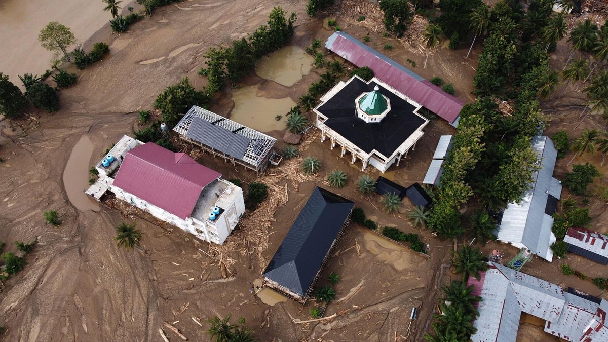 Alluvioni e frane in Indonesia e Sri Lanka, almeno 320 morti