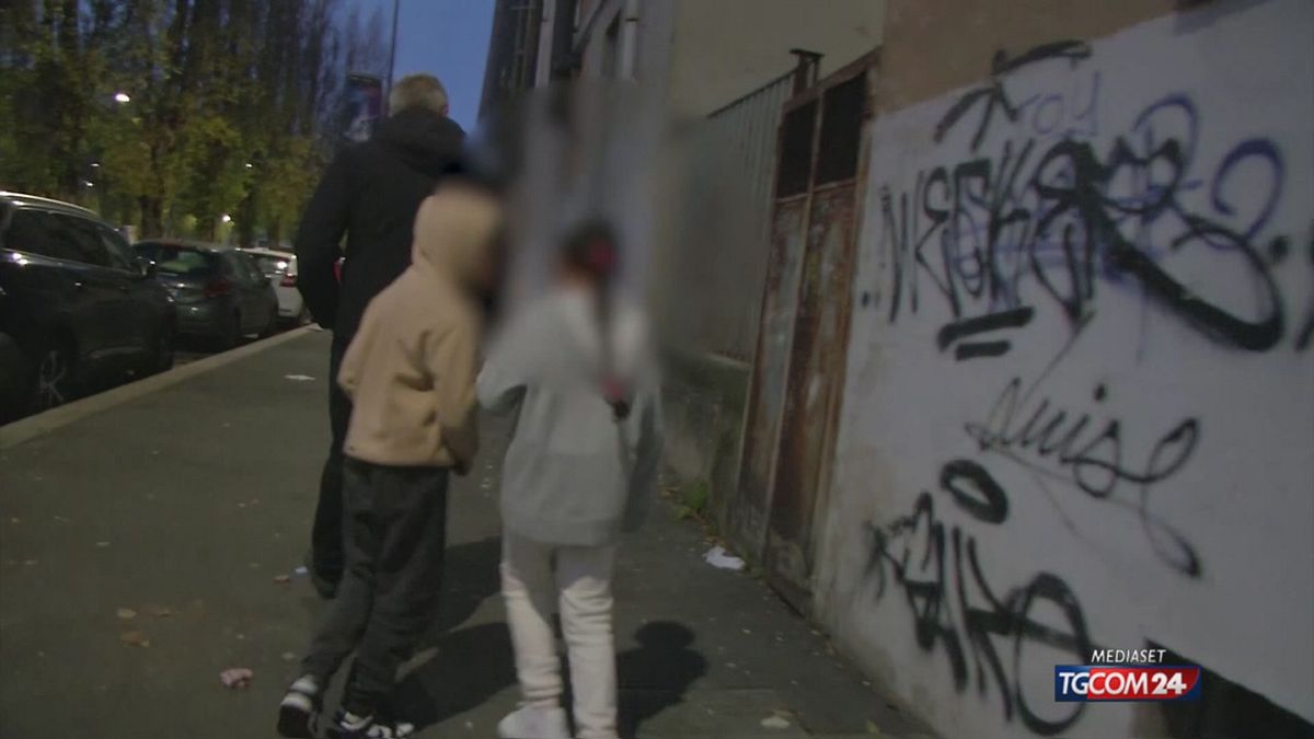 Milano, viaggio nei campi rom dove i bambini sfuggono ai radar