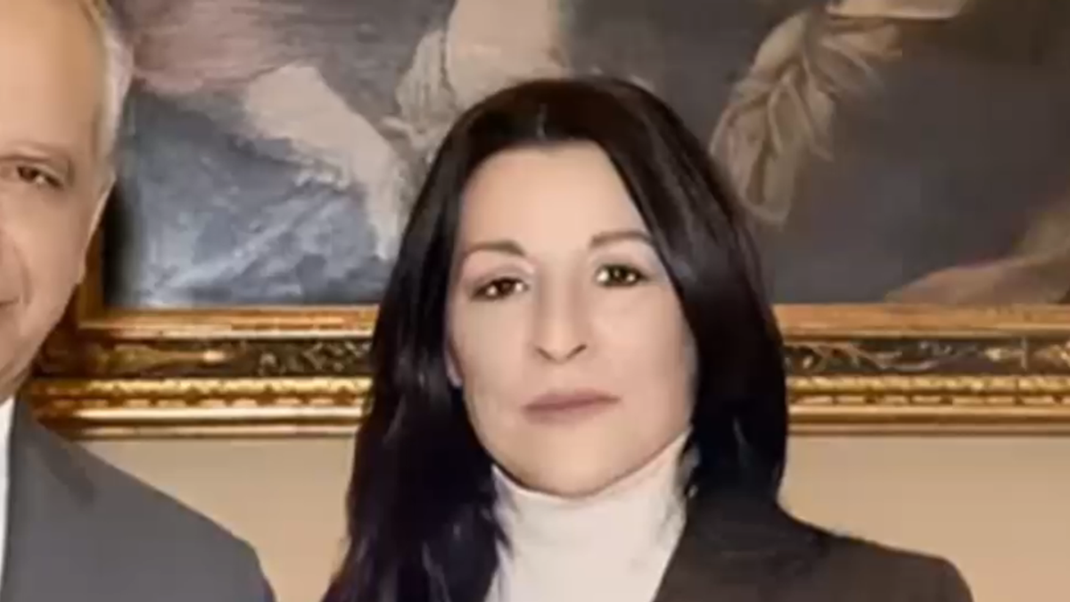 stacc242 a morsi il dito di una poliziotta assolto per vizio totale di mente