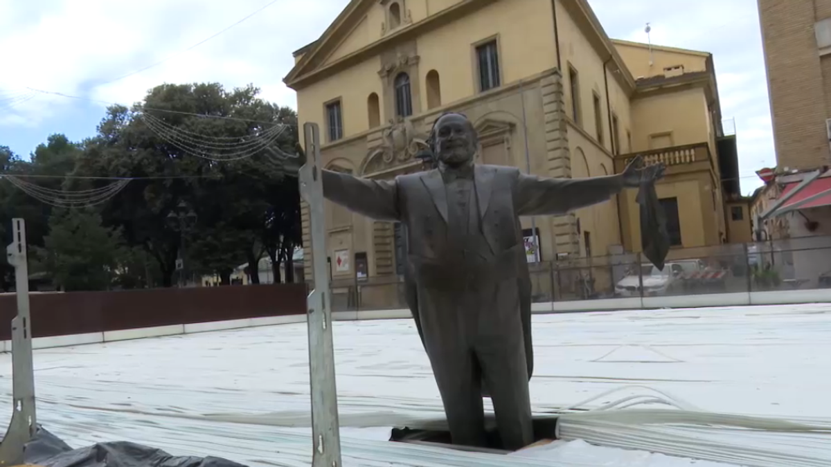 Pavarotti nel ghiaccio, il pasticcio di Pesaro fa ridere anche... l